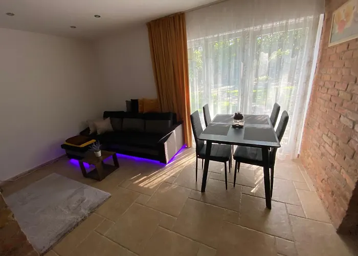 Irany Horany Vendeghaz Szigetmonostor